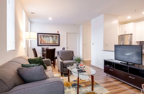 North Waltham Apartment | Gorgeous Apt with Kitchen