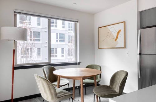 Northeast Bellevue Apartment | Gorgeous Bellevue 2BR w/W/D, Gym & Roof in walkable area, by Blueground