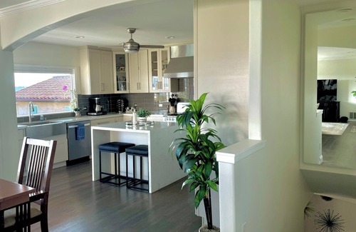 Mission Hills House | Gorgeous City & Bay Views - Minutes to Downtown