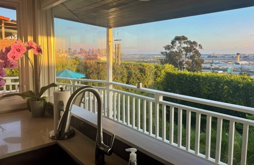 Mission Hills House | Gorgeous City & Bay Views - Minutes to Downtown