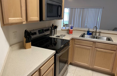 Tuscan Hills House | Gorgeous cozy and modern townhome just 10 miles from Disney on a quiet complex