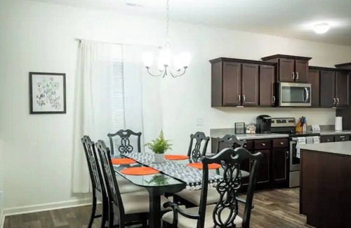 Ruffin House | Gorgeous Entire Home In Greensboro!