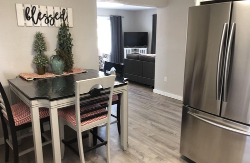 Salina House | *Gorgeous Hideout, Close to everything, 3 bedrooms, fully remodeled!*