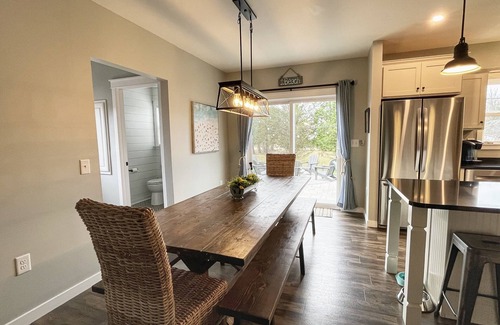 Miami Park House | Gorgeous Home 2 Blocks from Lake Michigan-Private Beach Access via Tram/Stairs
