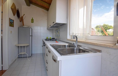 Milo House | Gorgeous home in Caselle with kitchen