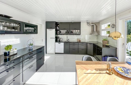 Dalsjofors House | Gorgeous home in Dalsjöfors with sauna
