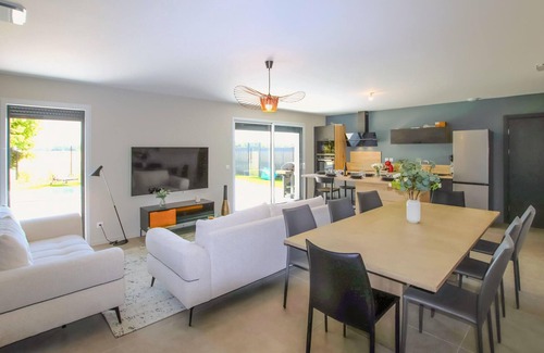 Sauzet House | Gorgeous home in Cléon d'Andran