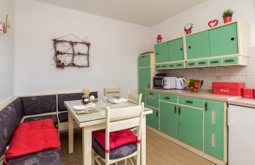 Gospic House | Gorgeous home in Klanac with kitchen