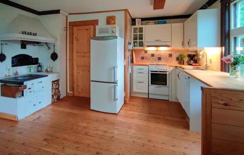 Likenas House | Gorgeous Home In Likenäs With Sauna