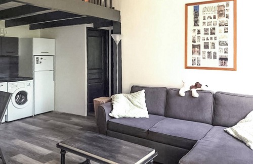 Malaucene House | Gorgeous home in Malaucène with house a mountain view