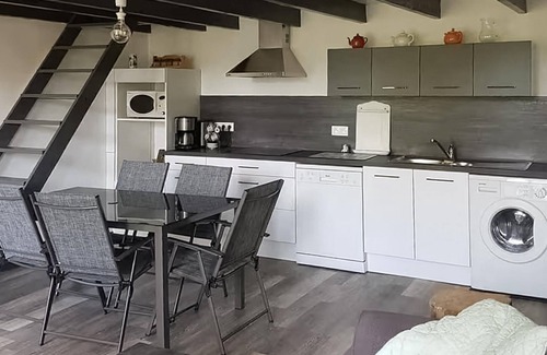 Malaucene House | Gorgeous home in Malaucène with house a mountain view