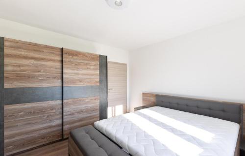 Neoric House | Gorgeous Home In Muc Gornji