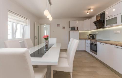 Velim House | Gorgeous Home In Nadin With Wifi