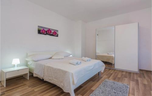 Velim House | Gorgeous Home In Nadin With Wifi