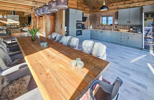Lardal Municipality House | Gorgeous home in Passebekk with kitchen