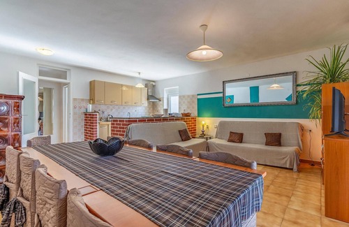Pomer House | Gorgeous home in Pomer with WiFi