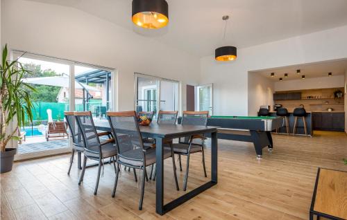 Drnis House | Gorgeous Home In Siveric With Sauna
