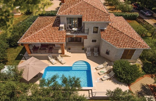 Tar-Vabriga House | Gorgeous home in Tar with WiFi