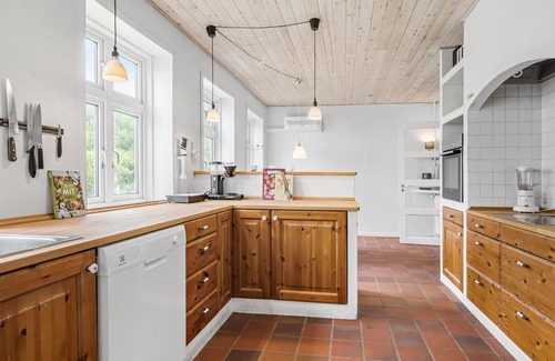 Graerup House | Gorgeous home in Varde with kitchen