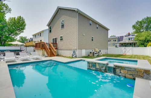 Keansburg House | Gorgeous Keansburg Home with Pool Walk to Beach!
