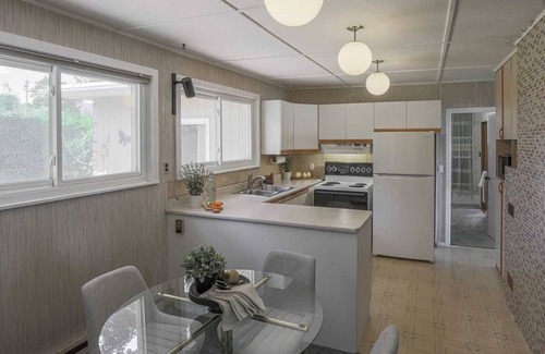 Valentia Cottage | Gorgeous Lakefront 5-Bedroom Cottage 40min to TOR.