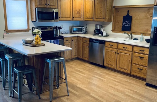 Nashua House | Gorgeous Lakehouse with Finished Barn - Sleeps 20+