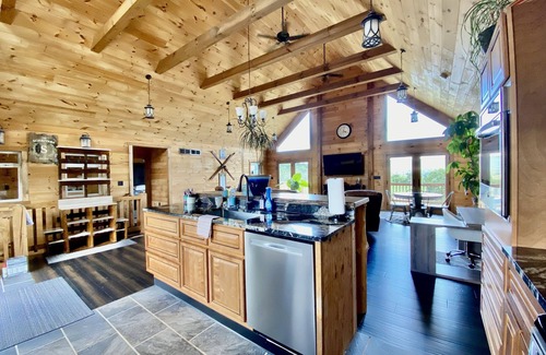 Harrisonville Cabin | Gorgeous Log Cabin with breathtaking views