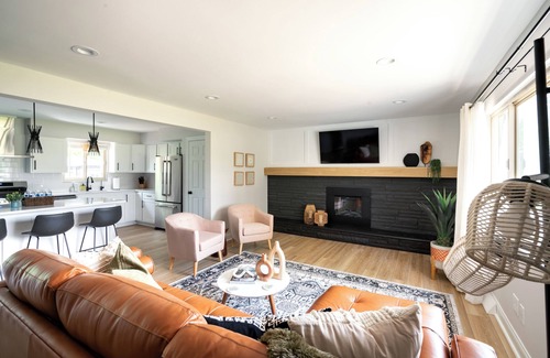 New Albany House | Gorgeous New Albany home w/king suite, gym, private acre lot and fire pit!