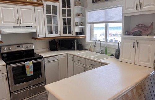 Boardwalk House | Gorgeous Ocean Front Beach Home. Easy stroll to Restaurants and Night Life.
