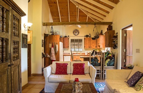 Leeward Settlement Cottage | Gorgeous Pool, Private Garden, 5 min walk to Pelican Beach on Grace Bay.