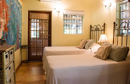Leeward Settlement Cottage | Gorgeous Pool, Private Garden, 5 min walk to Pelican Beach on Grace Bay.