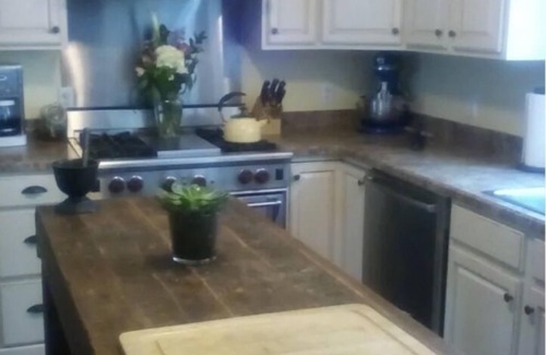 Gansevoort House | Gorgeous Saratoga Springs track rental with Pool, patio and outdoor shower