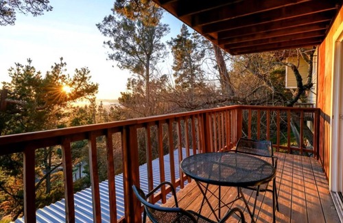 Merriewood Apartment | Gorgeous Studio Atop Grizzly Peak