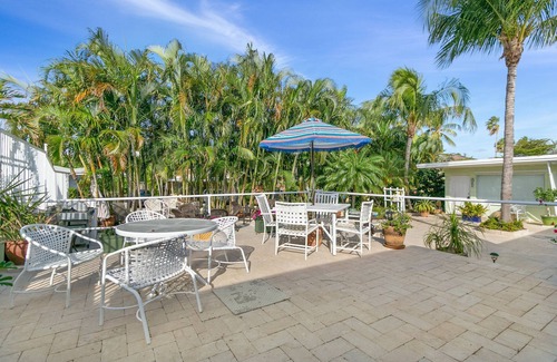 Ocean Ridge Apartment | Gorgeous studio with pool 200 meters from the beach