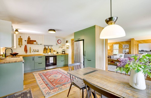 Hanover Cabin | Gorgeous Sunday River Cabin w/Saltwater Hot Tub!