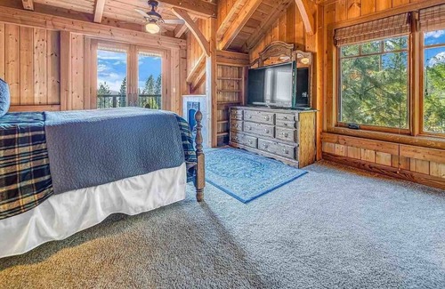 Westwood House | Gorgeous timber frame, 2 master suite home overlooking Lake Almanor