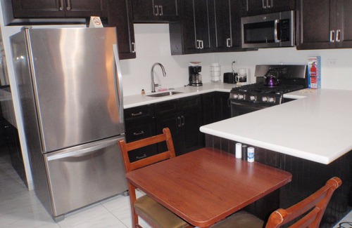 Kamay House | Gorgeous top of the line apt. 6 minute dr. to Beach. Check out April & May Rates