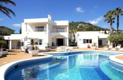 Can Besso Villa | Gorgeous Villa near Ibiza centre
