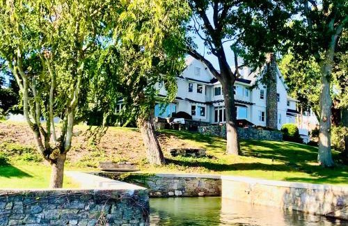Mamaroneck Villa | GORGEOUS WATER FRONT HOUSE/HUGE GARDEN & SEA ACCESS