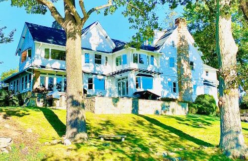 Mamaroneck Villa | GORGEOUS WATER FRONT HOUSE/HUGE GARDEN & SEA ACCESS