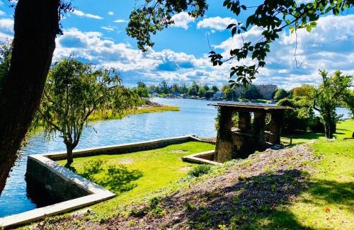 Mamaroneck Villa | GORGEOUS WATER FRONT HOUSE/HUGE GARDEN & SEA ACCESS