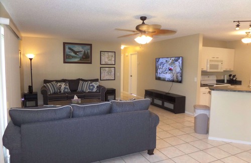Lady Lake House | 🧡Gorgeous Waterfront Oasis In Heart of The Villages 2 BR, 2 BA