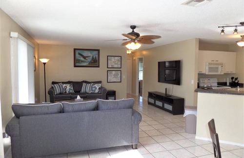 Lady Lake House | 🧡Gorgeous Waterfront Oasis In Heart of The Villages 2 BR, 2 BA