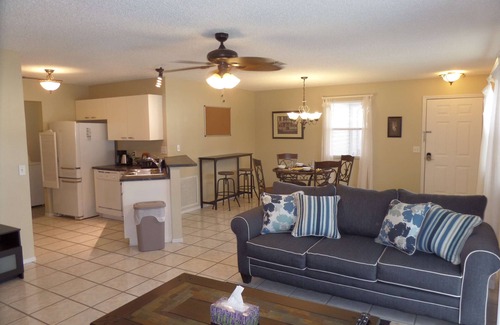 Lady Lake House | 🧡Gorgeous Waterfront Oasis In Heart of The Villages 2 BR, 2 BA