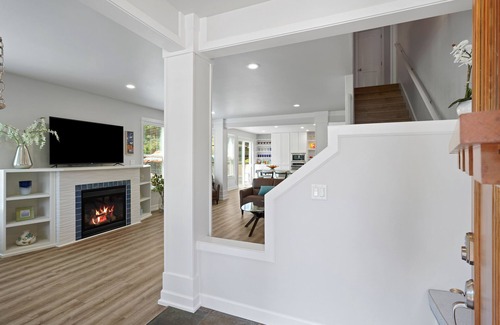 Boyd Acres House | Gorgeous Westsider Near River, Beautifully Renovated
