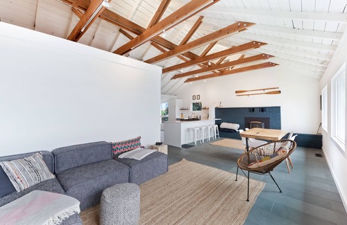 Old Town House | Gorgeously styled bungalow overlooking Bodega Harbor, walk to town - dogs OK