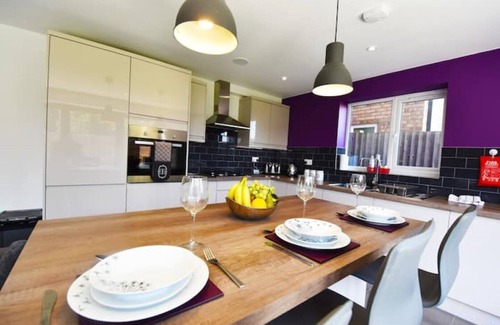 Leicester House | ❤Gorse House❤ modern clean, relaxing with garden.