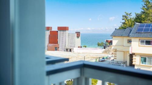 Goseong-gun House | Goseong Araenmaru Pension
