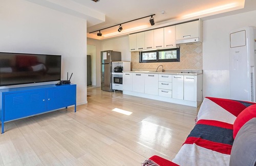 Nonarae House | Goseong Bluebeach Pension&glamping