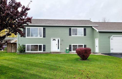 Columbia Falls House | Grace Hideaway
